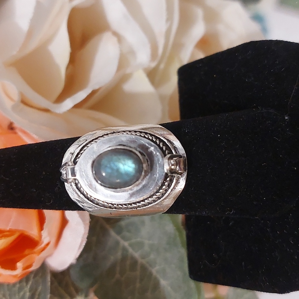 Laboradorite Stone Poison Ring - 925